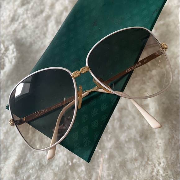 Authentic Vintage Gucci Sunglasses - Picture 2 of 8